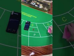 কাছ থেকে দেখা: বারকোড চিহ্নিত খেলার কার্ডের জন্য AKK A6 ক্যাসিনো কার্ড বিশ্লেষক